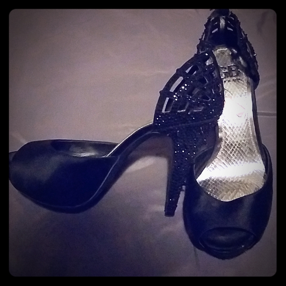 GORGEOUS 5" SILK STUDDED GIANNI BINI HEELS SZ:8!